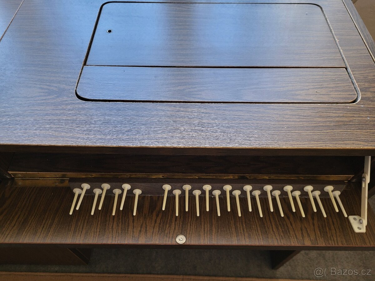 funkční elektrický šicí stroj VERITAS - 7