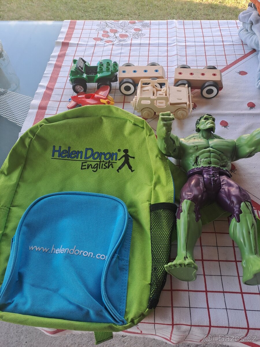 Zelený HULT, zelený batoh, dřevěné hračky, letadlo - 7