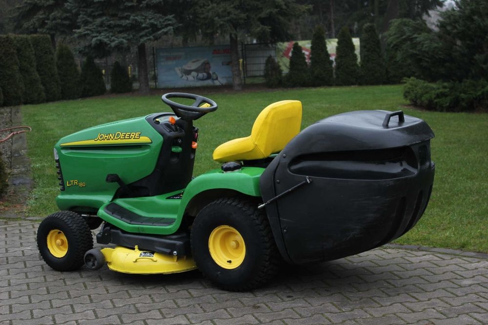 Zahradni traktor John Deere ltr180 - 7