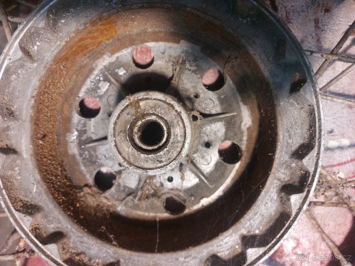 Kola na Jawa kyvacka velká. Cena za vše. - 7