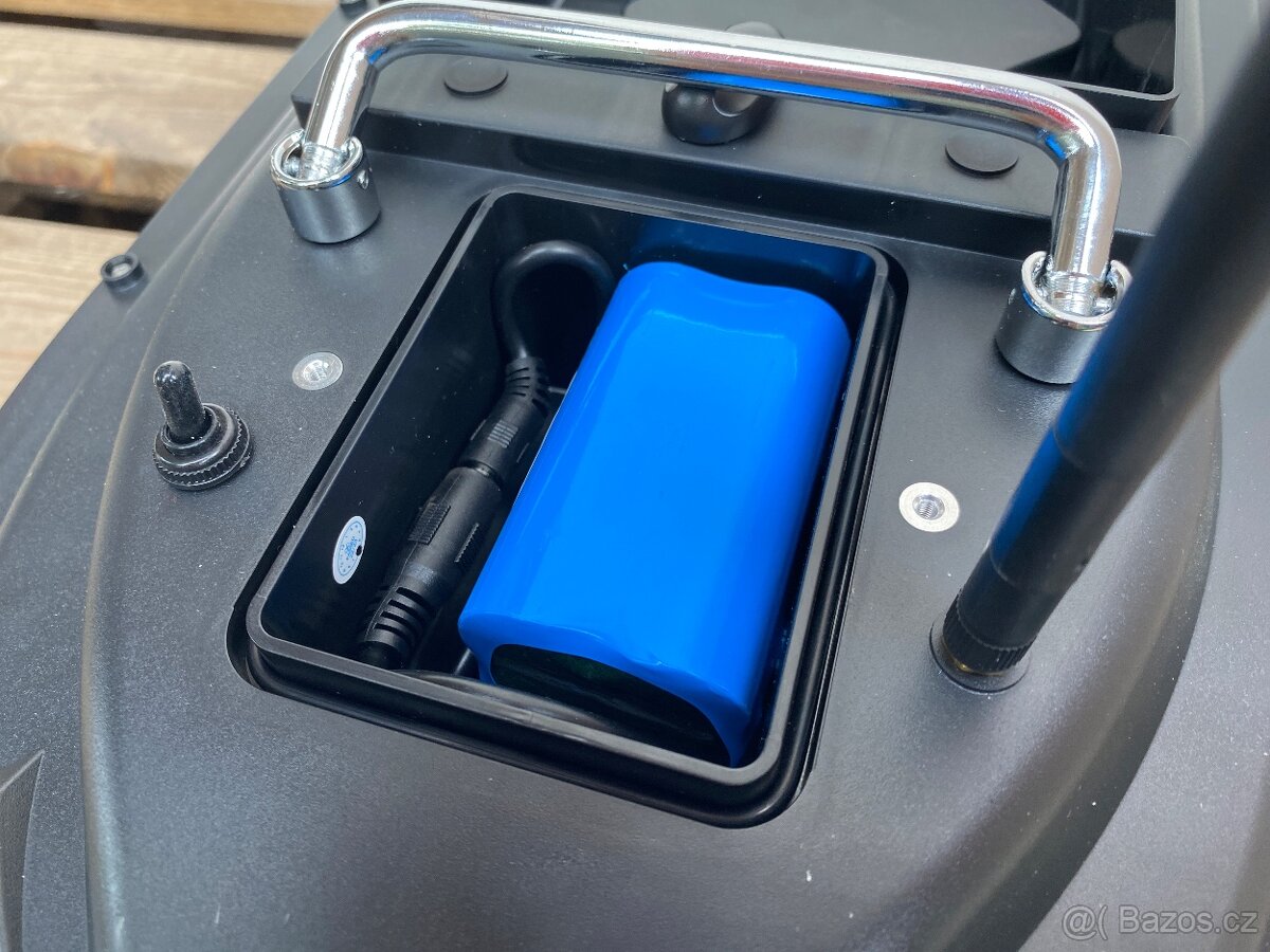 Rybářská zavážecí loď s ČESKÝM NÁVODEM - 7