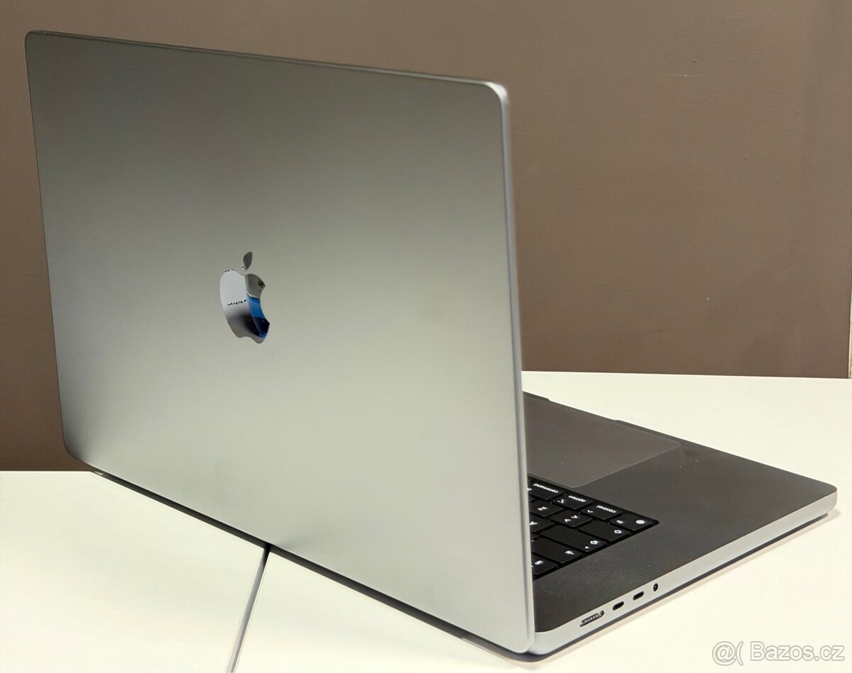 MacBook Pro 16” 2021 CTO /16GB RAM/512GB SSD/Záruka - 7