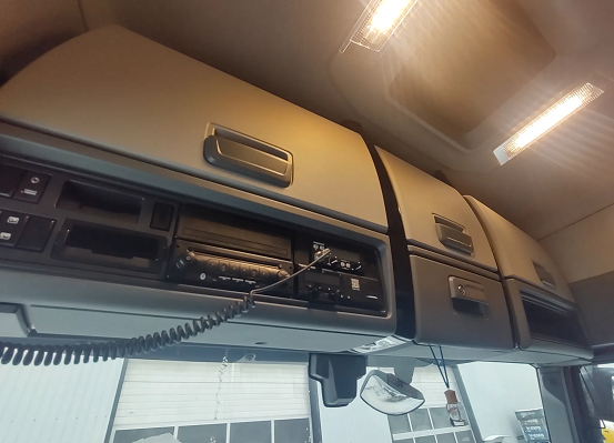 Renault TH480 - tahač návěsů - 7