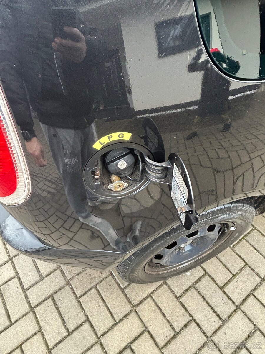 Prodám Škoda Roomster 1.6 MPI + plyn - 7