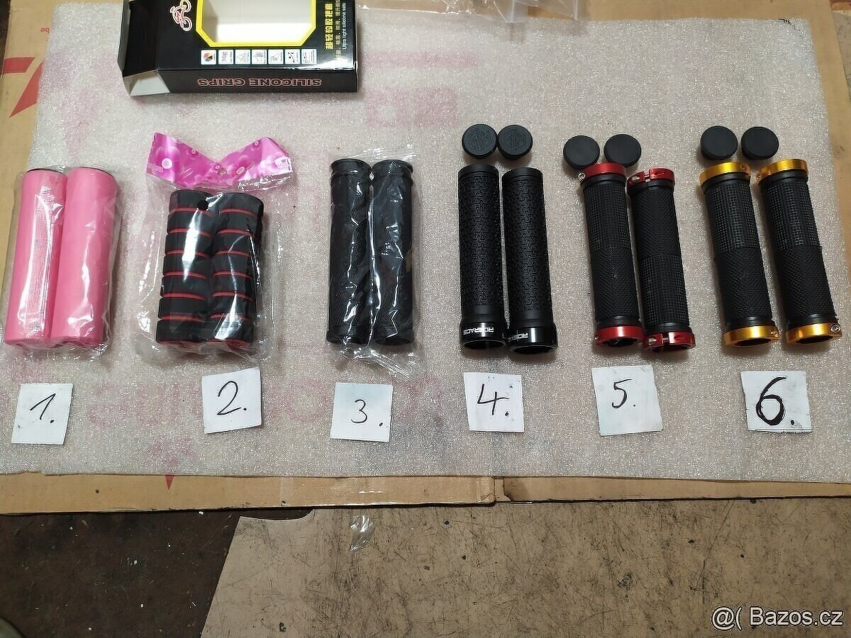 S spousta nových gripů na řídítka 1. - 7