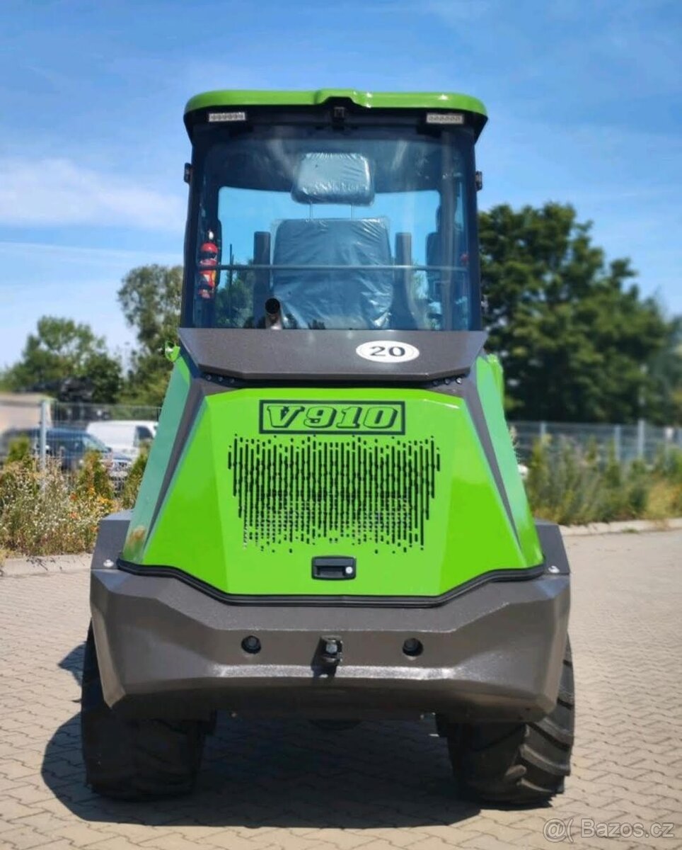 KOLESOVÝ NAKLADAČ V910 - 7