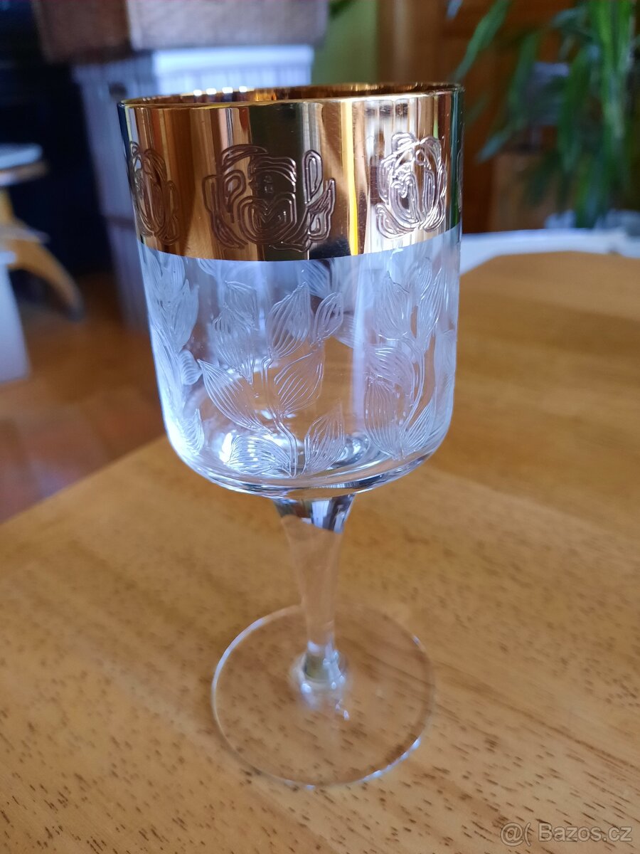 SILNĚ ZLACENÉ SKLENKY NA VÍNO - 5 SAD - 7
