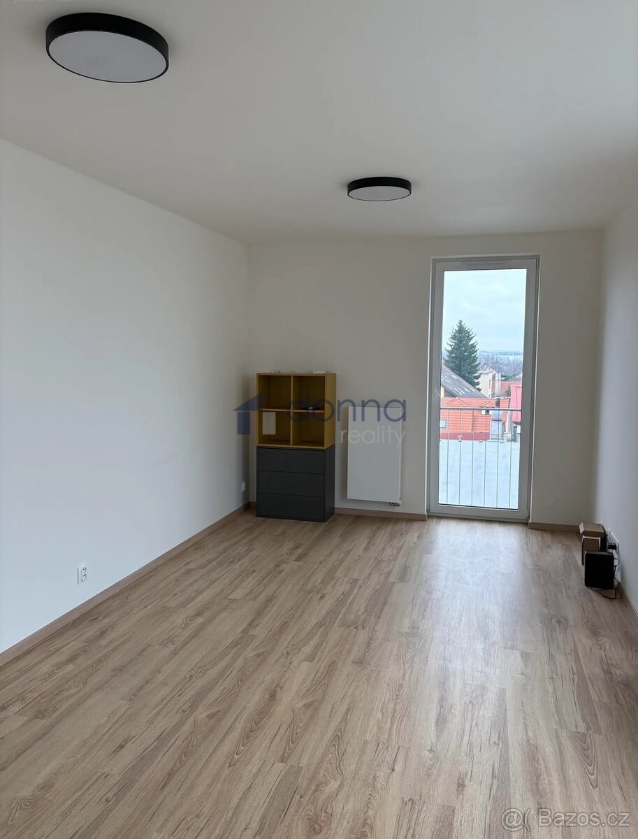 Pronájem bytu 2+kk/T, 45m² + terasa 23m2, ul. Hofbauerova, P - 7