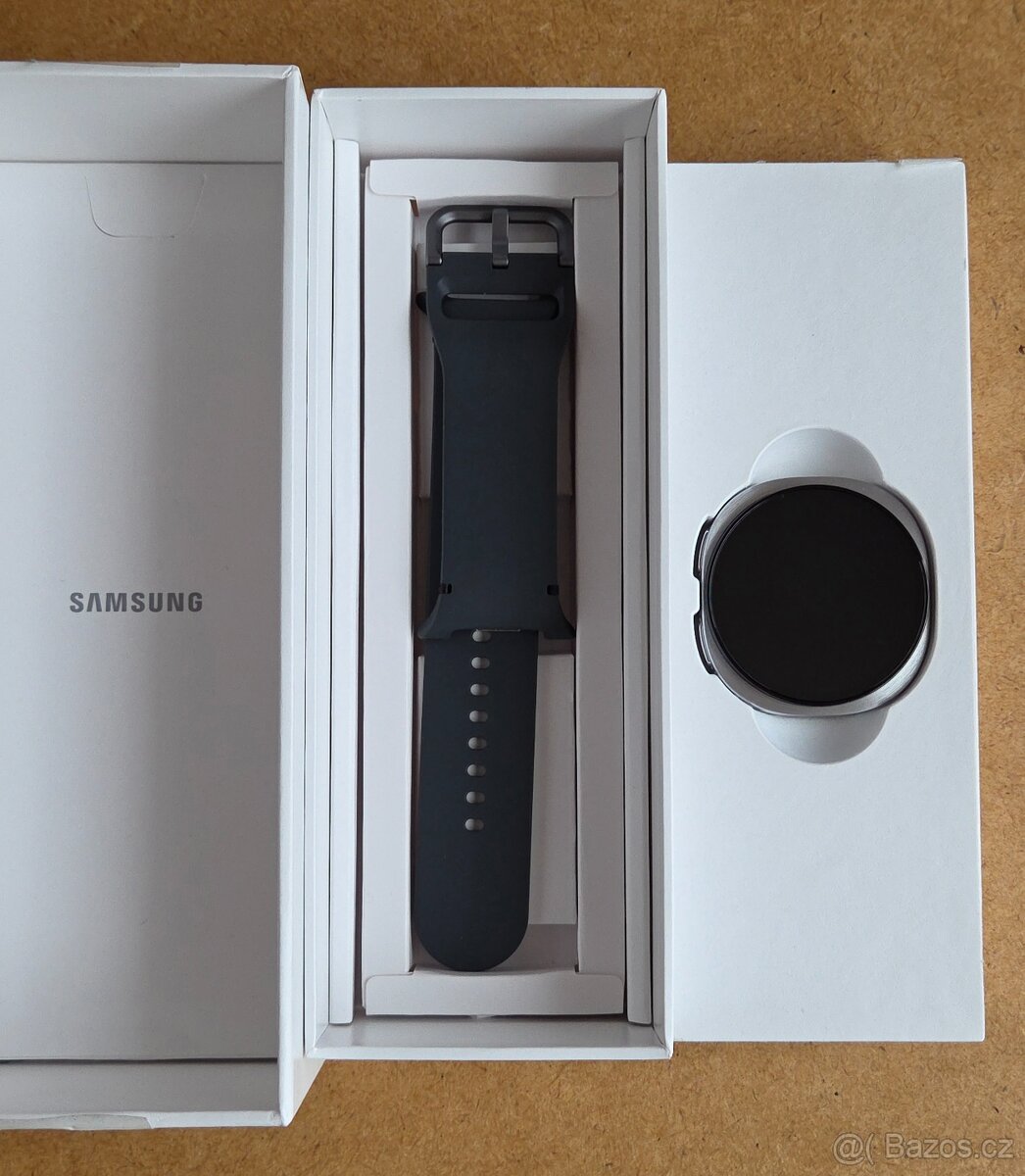 Samsung Galaxy Watch8 44 mm LTE Stříbrné ZÁNOVNÍ - 7