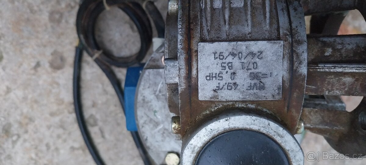 Prodám motor, převodovkou, na vrátek - 7