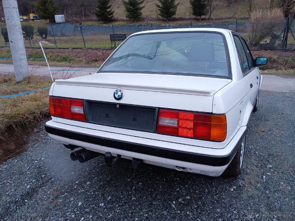 BMW E30 318is - 7
