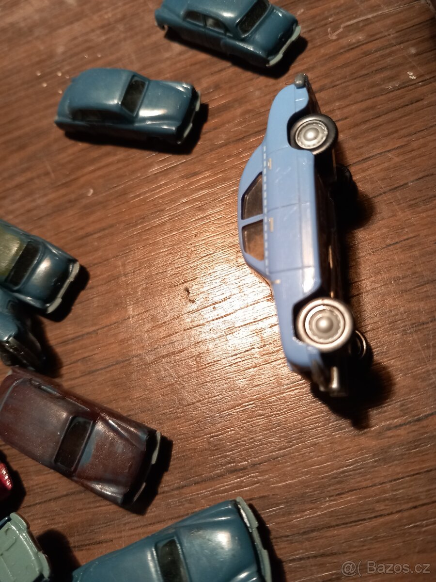 Modely: ŠKODA 1200, WARTBURG - 7