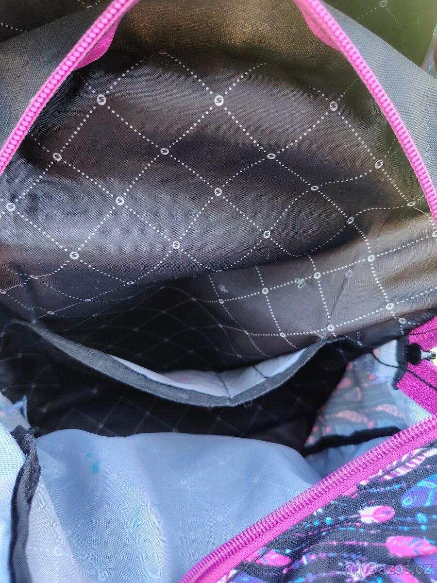 Školní batoh s motivem peří - 7