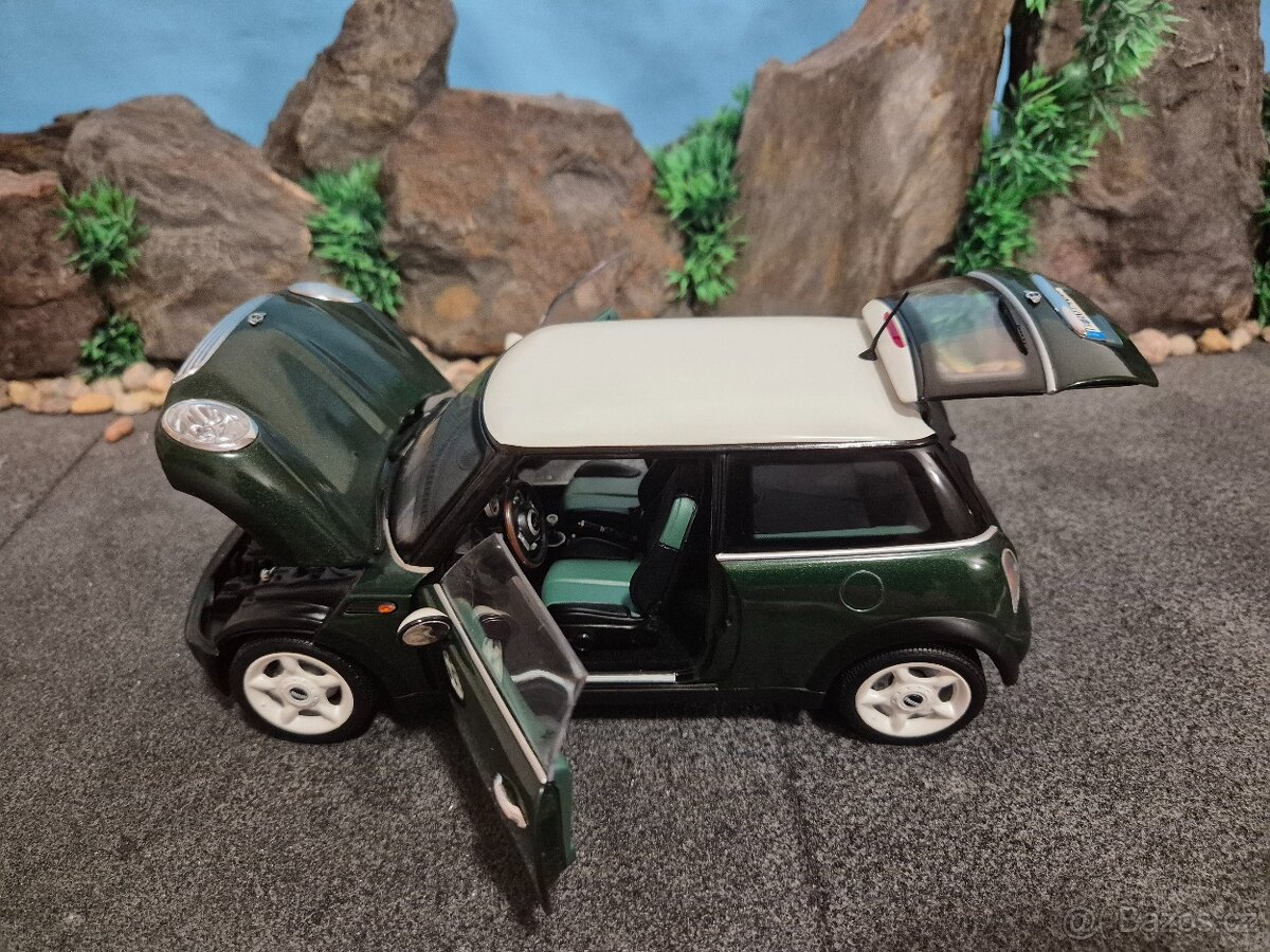 Prodám model 1:18 MINI COOPER 2001 Kyosho - 7