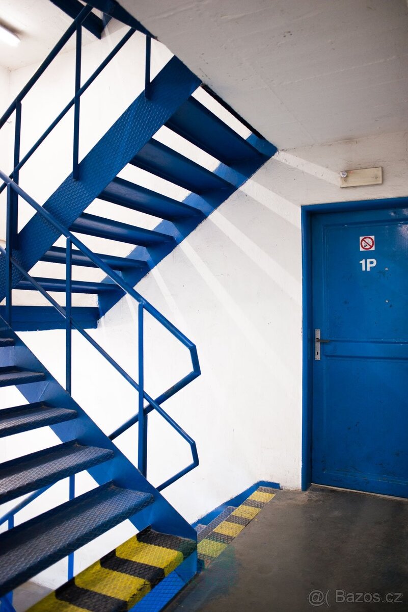 Pronájem, Garážové stání, 14 m² - Praha - Podolí - 7
