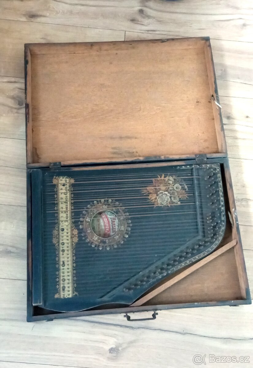 Starožitná citera v kufru - 7