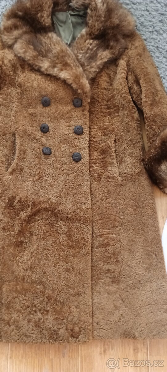 Dlouhý dámský kožich - 7