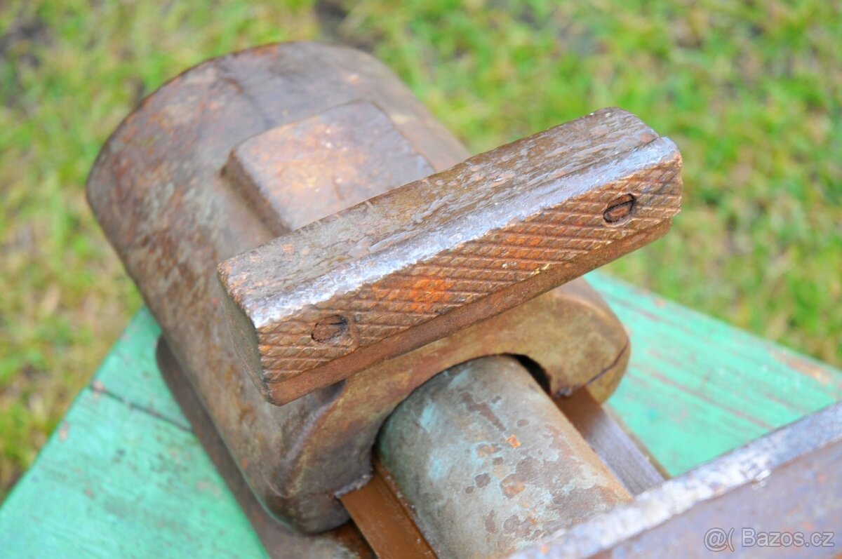 Masivní kovářský svěrák 160 - 7