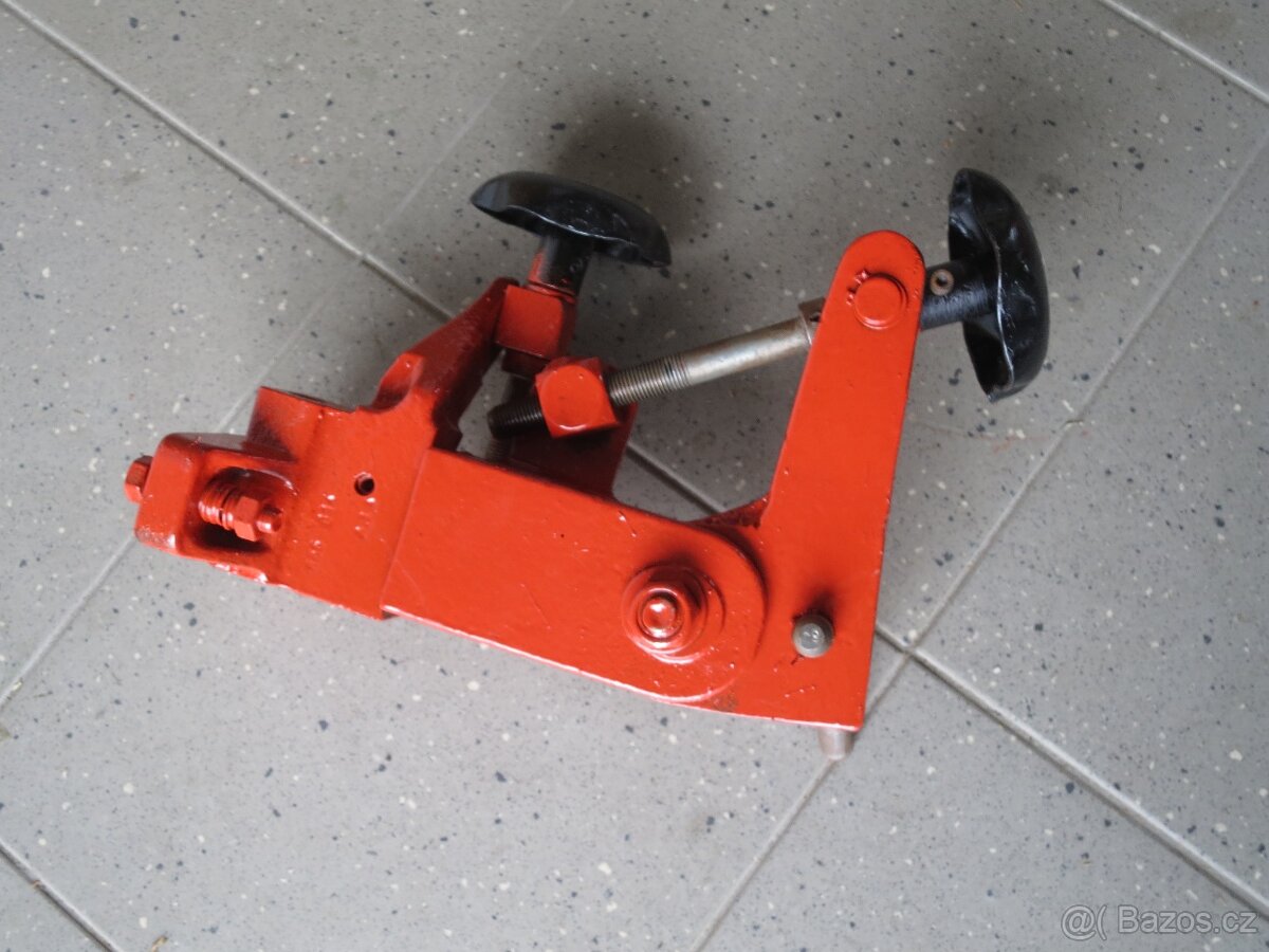 Oboustranný pluh VARI APH 352 + nastavovací těleso NT 3. - 7