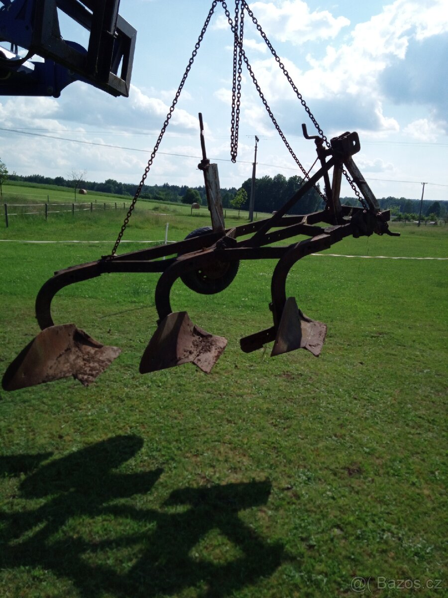 Tří radliční pluh - 7