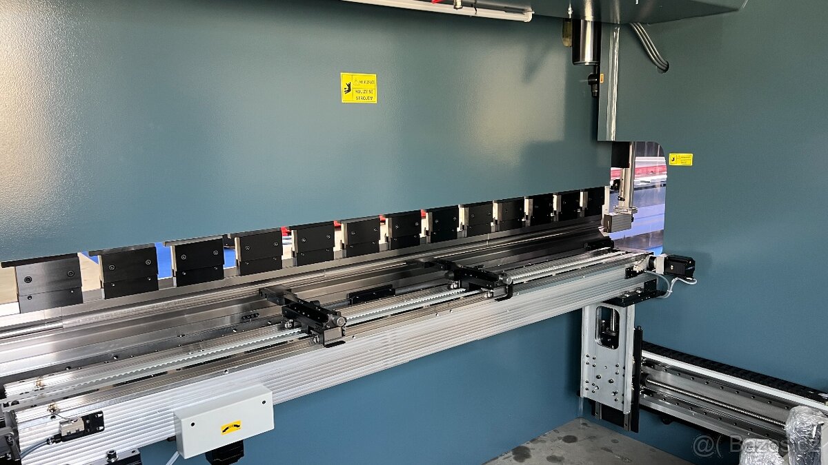 Ohraňovací lis DURMA, model AD-Servo 30175 - 7