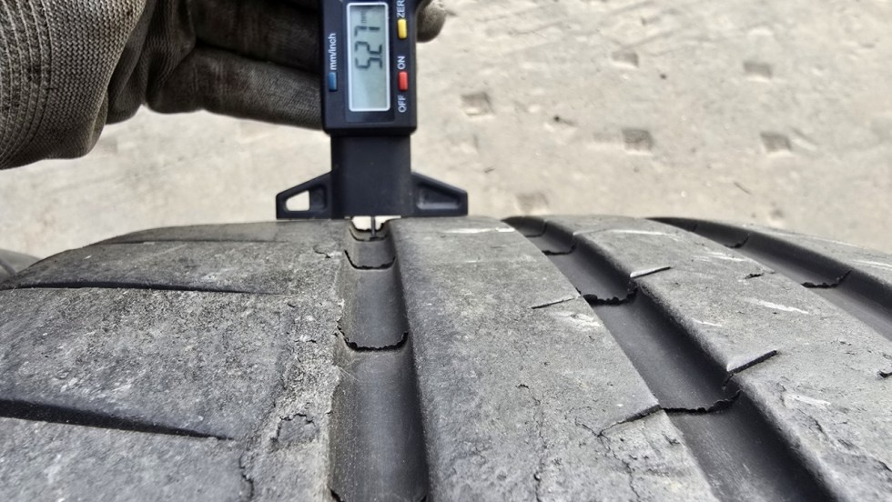 Letní pneu 265/35/19 Michelin - 7