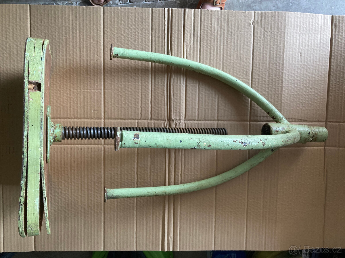 Sedátko staré otočné klavírovka za 500 - 7