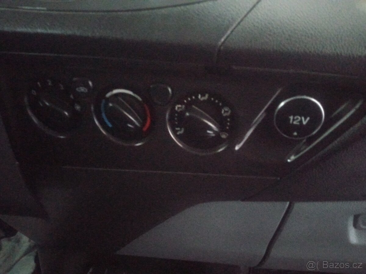 Ford transit Custom 2.2tdci 6 míst - 7