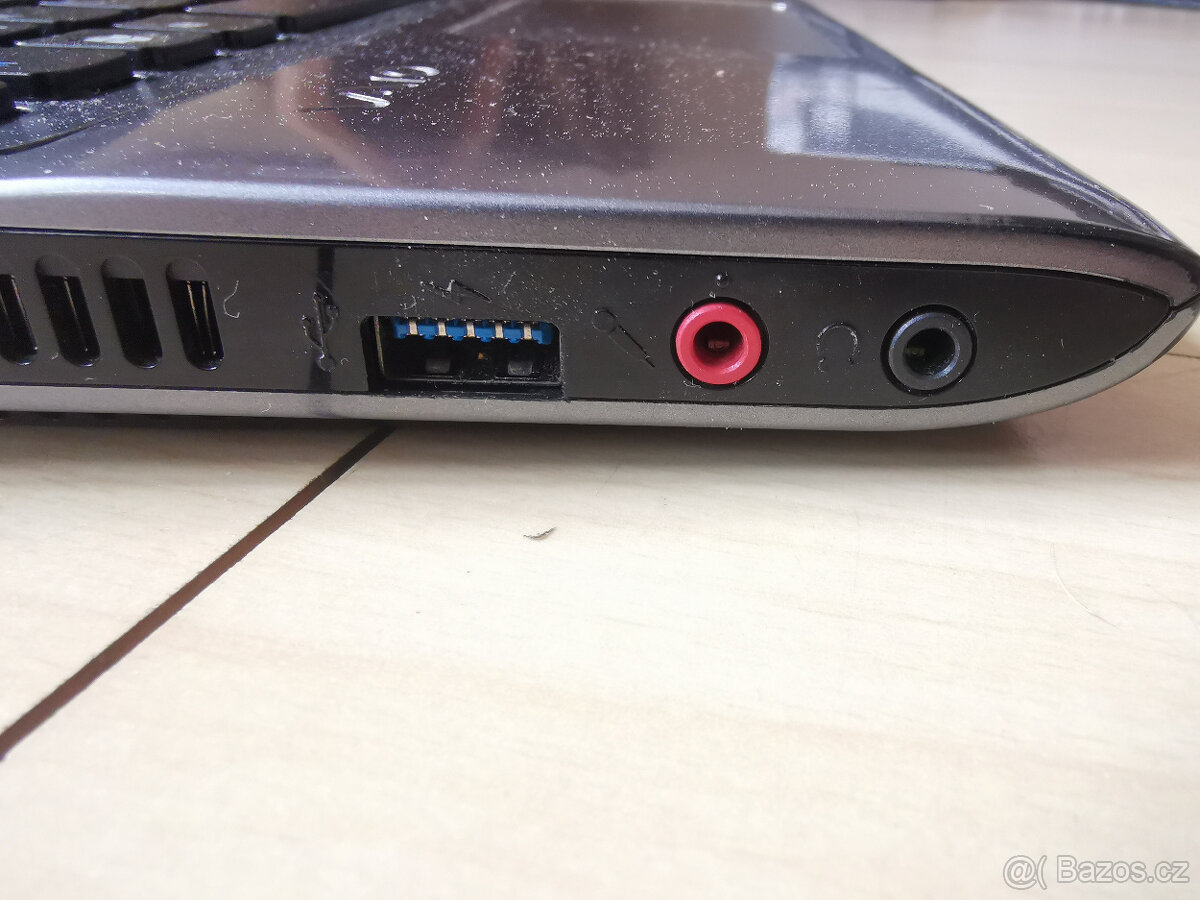 SONY VAIO SVE1511H1ESI - výborný stav - 7