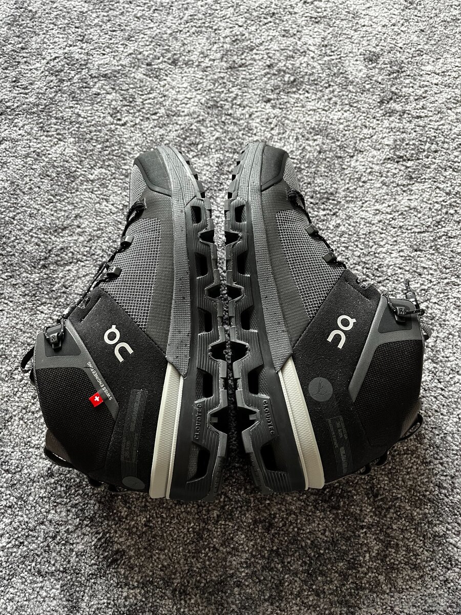 On Running, model Cloudtrax, velikost 38,5 - 7