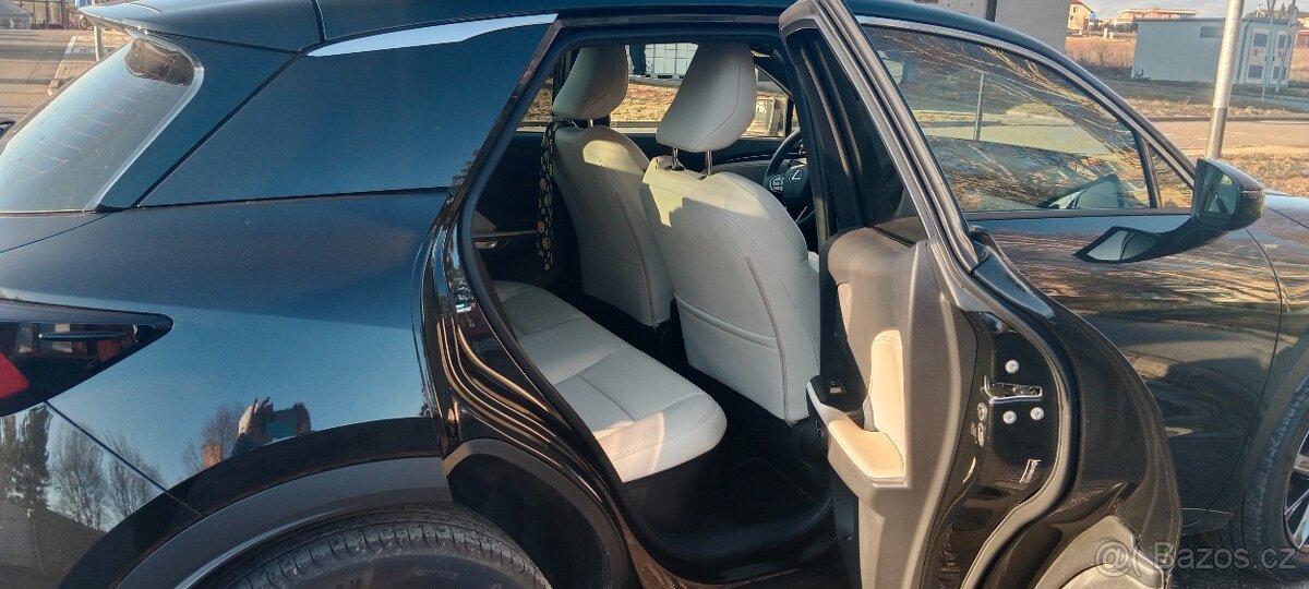 Lexus LBX - 7