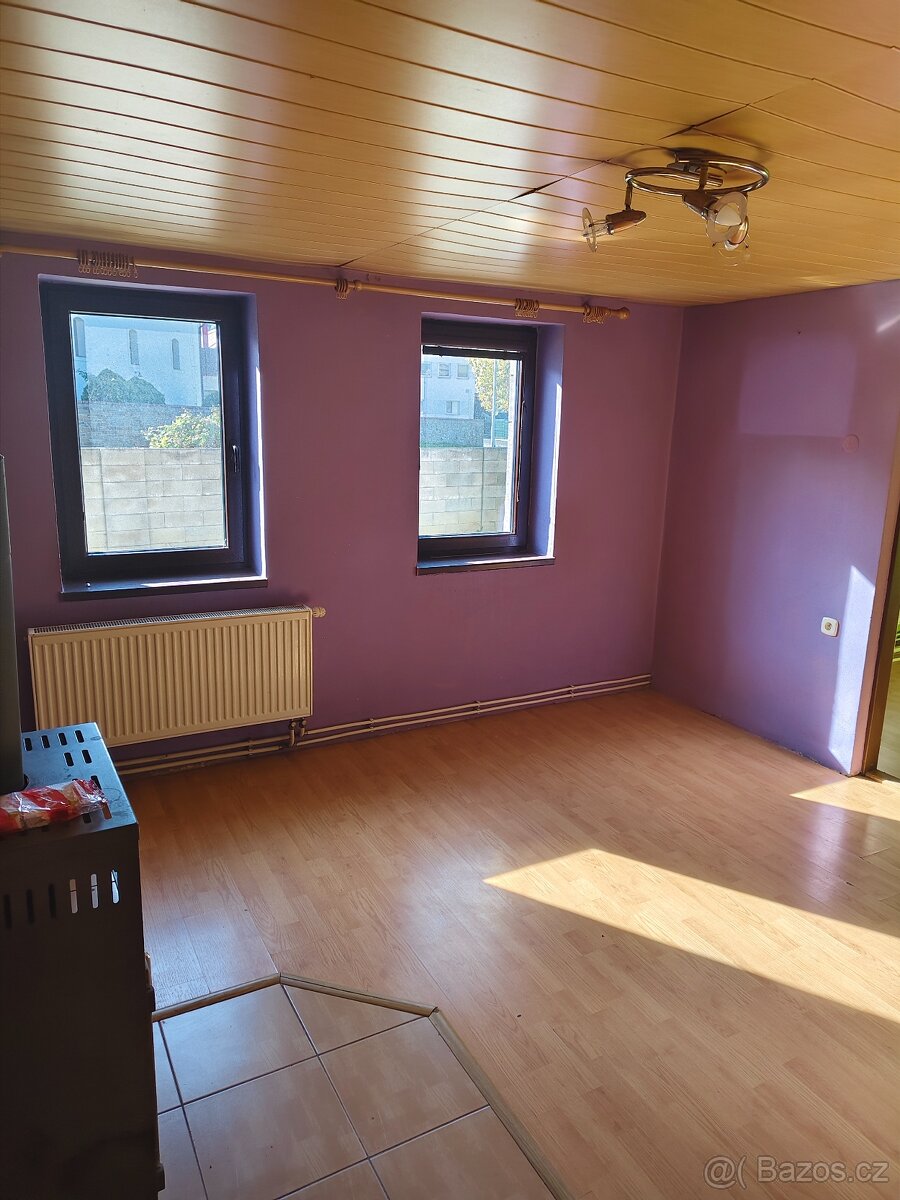 Rodinný domek v obci Horní Němčí - 7