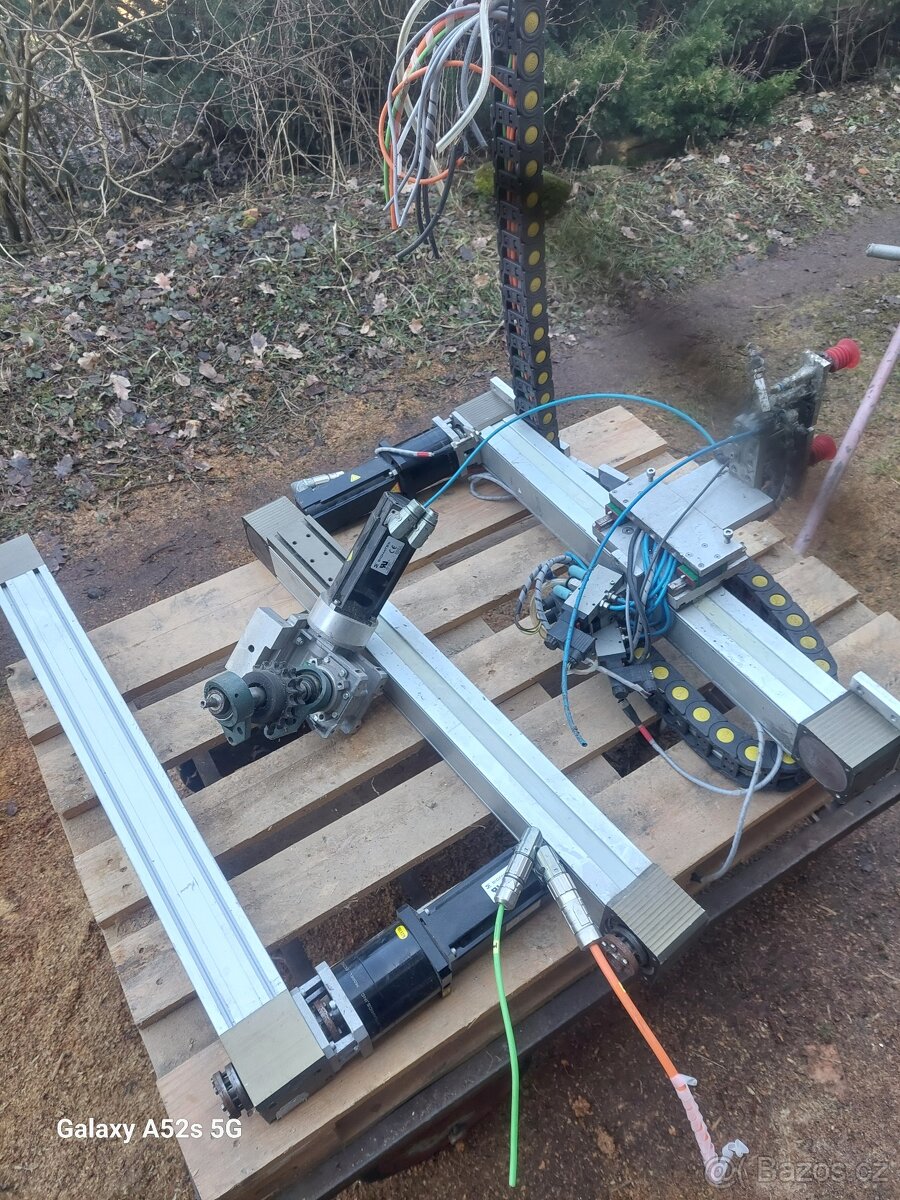 Lineární robotická kinematika nebo rám CNC stroje. - 7