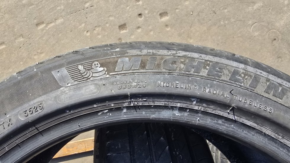 Letní pneu 235/45/18 Michelin - 7