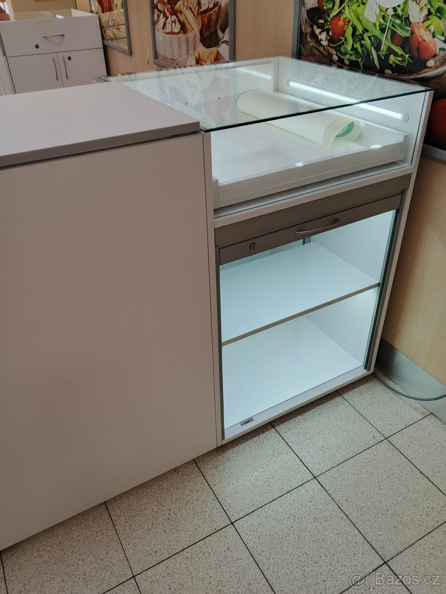 Prodejní prosklený ostrůvek do obchodu - 7