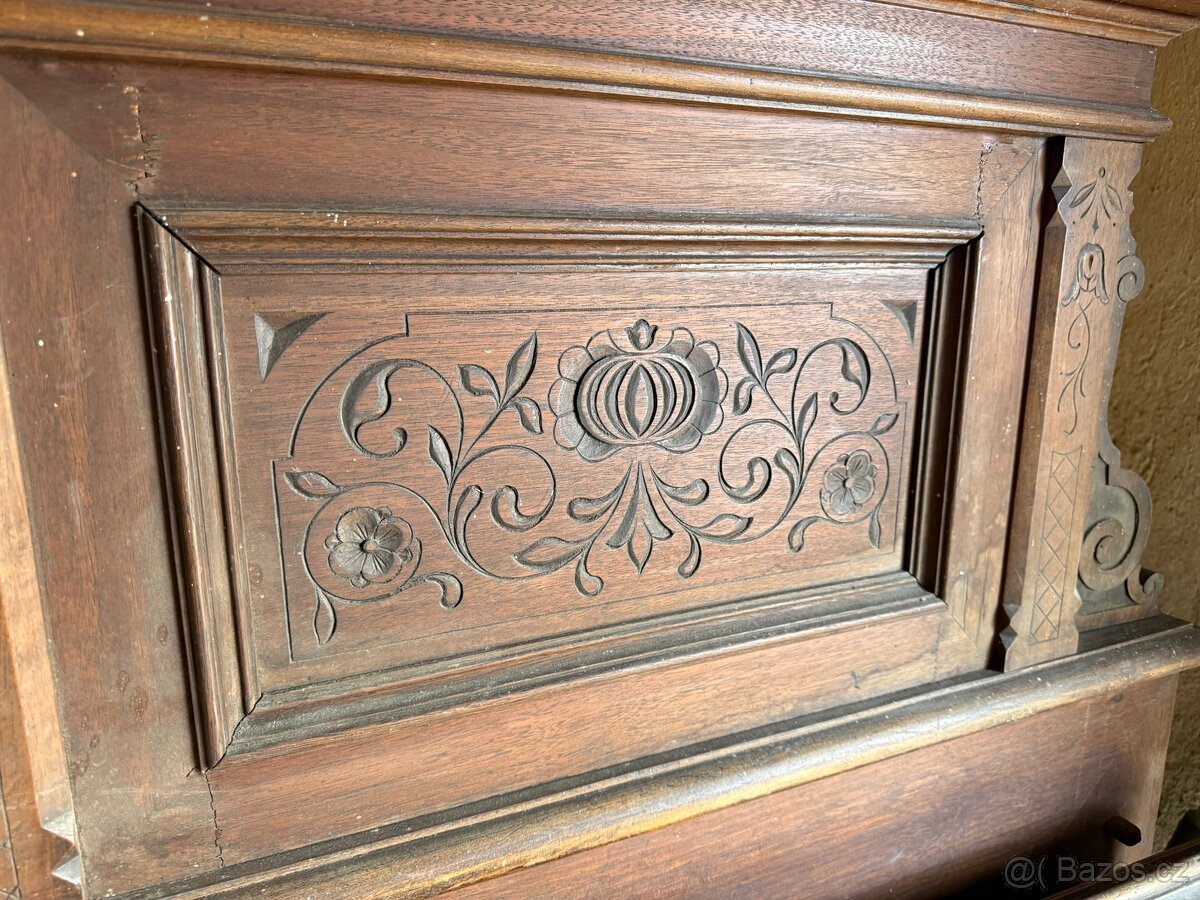 Starožitný nábytek - 7