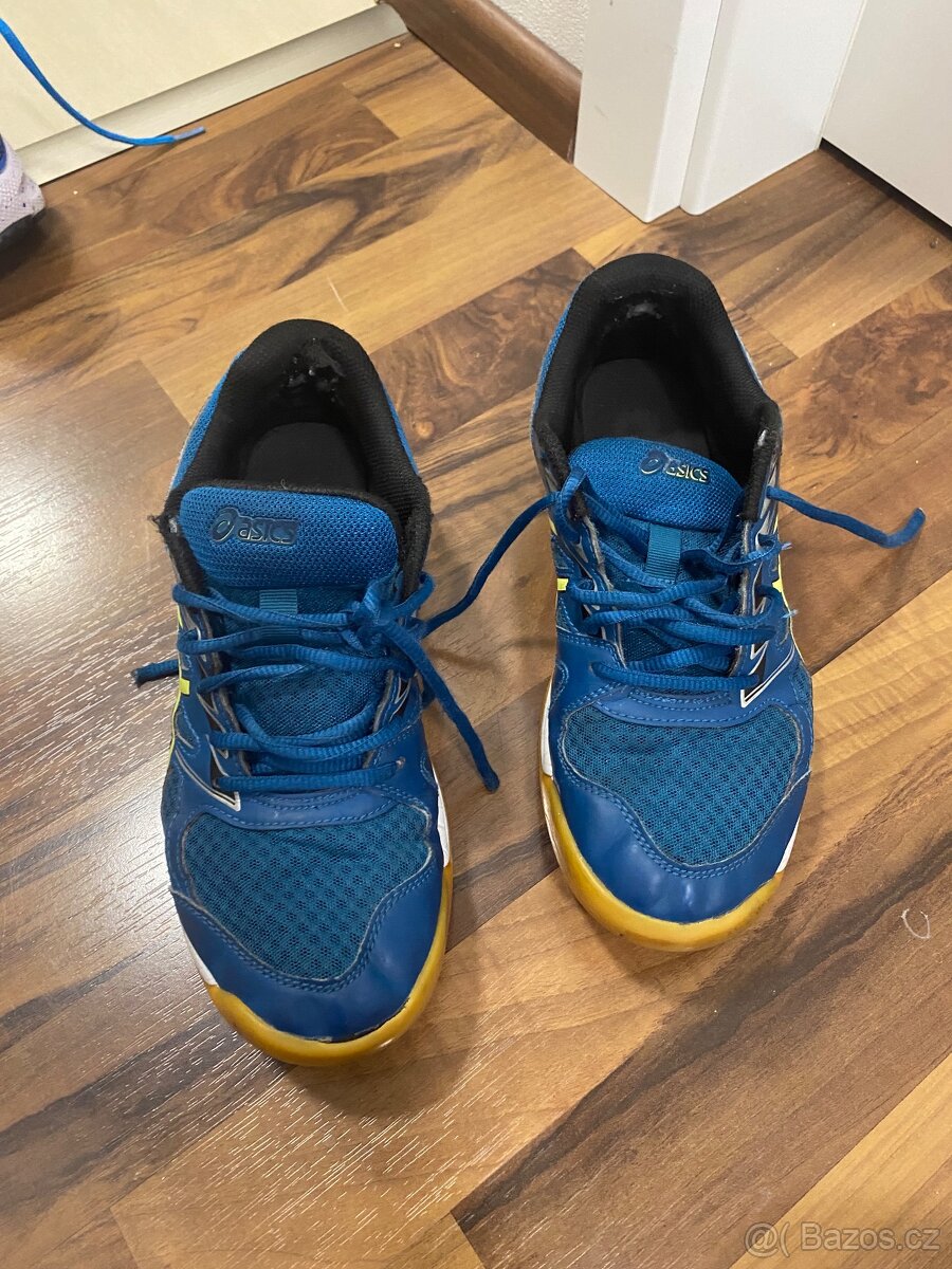 Sálové boty - ASICS UPCOURT 4, velikost stélky 25cm - 7