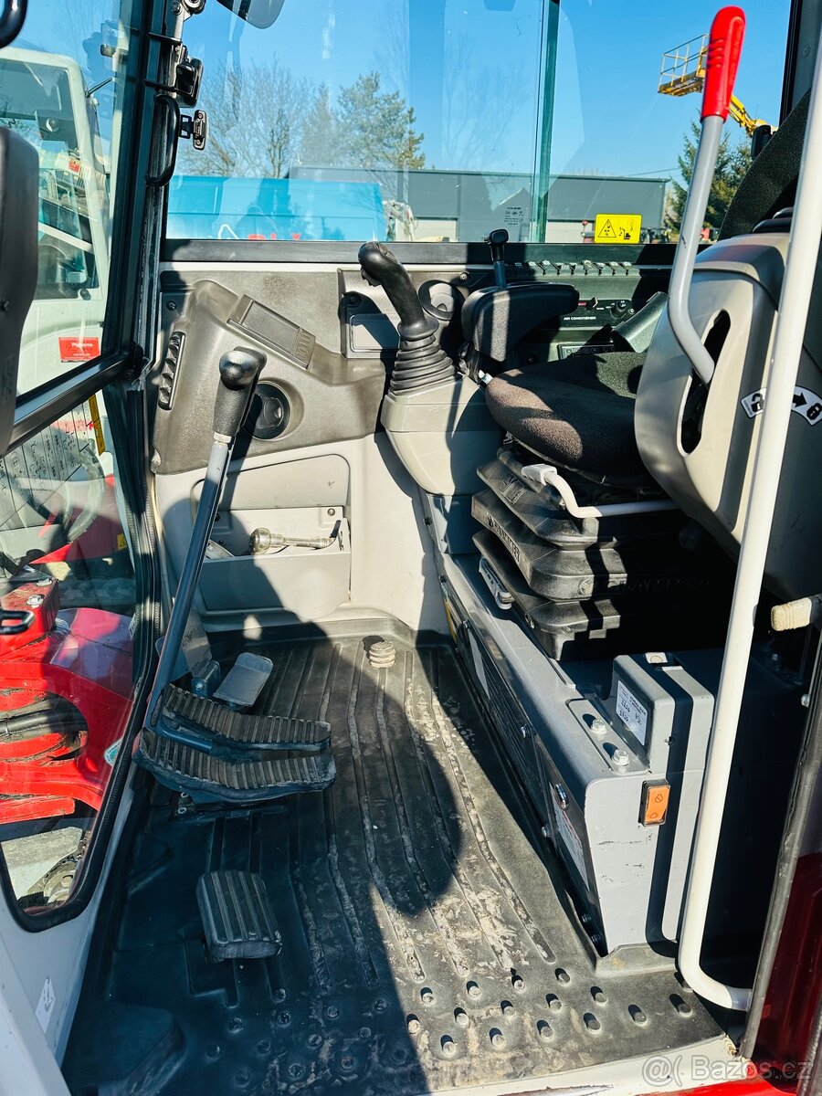 Pásové rypadlo Takeuchi TB 260 6t - 7