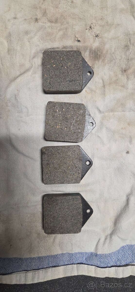 Tatra 603-nové brzdové destičky - 7