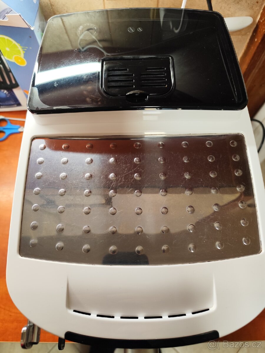 Prodám automatický kávovar DeLonghi Magnafica S 22.110 w - 7