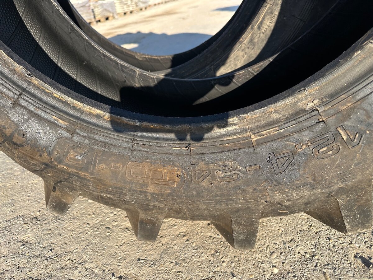 Prodám přední pneumatiky na Zetor - 7