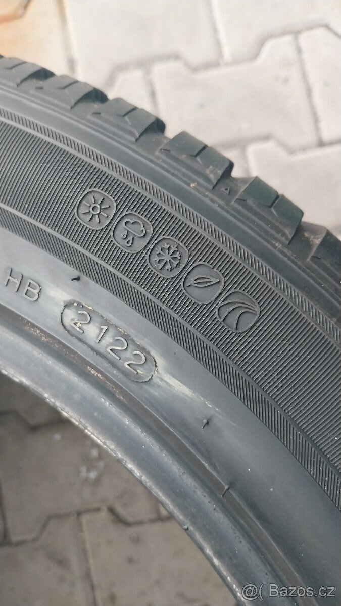 Prodám 2 x celoroční pneu Hankook 235/50/19 - 7