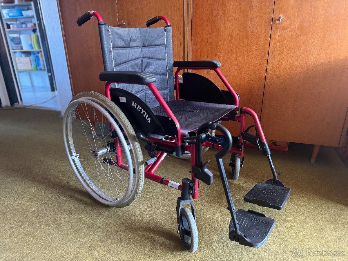 Zdravotnická polohovací postel, vozík, chodítko - 7