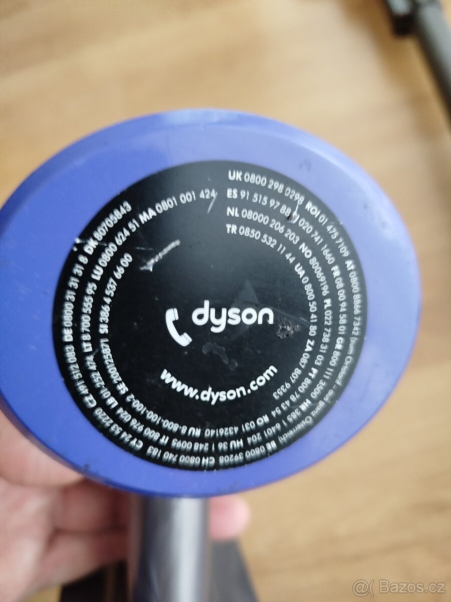 Vysavače Dyson a Grundig - 7