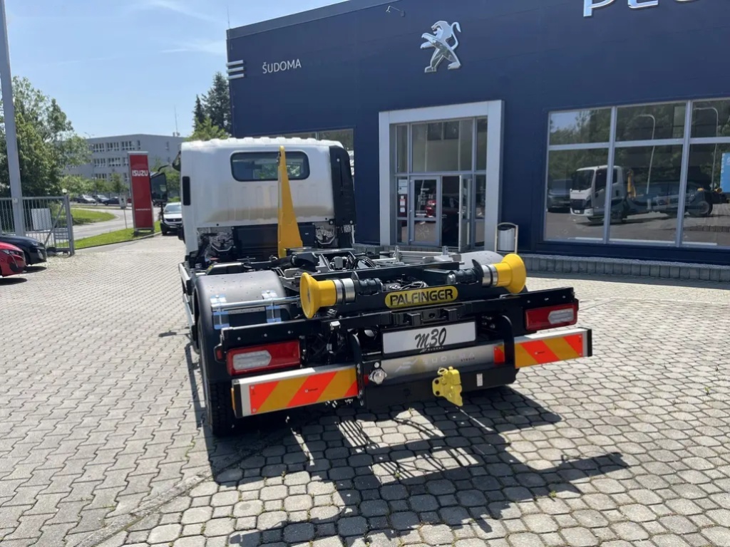 Isuzu, M30 7,5t 3,0L 150k hák. nosič - 7