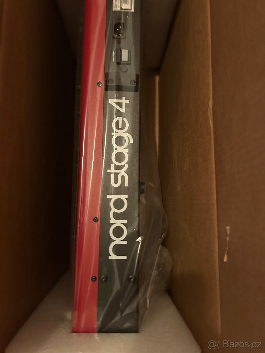 Nord Stage 4 88 a Nord Stage 4 Compact 73 - 7