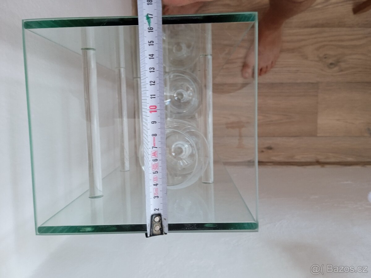 Skleněná vytrínka - 7