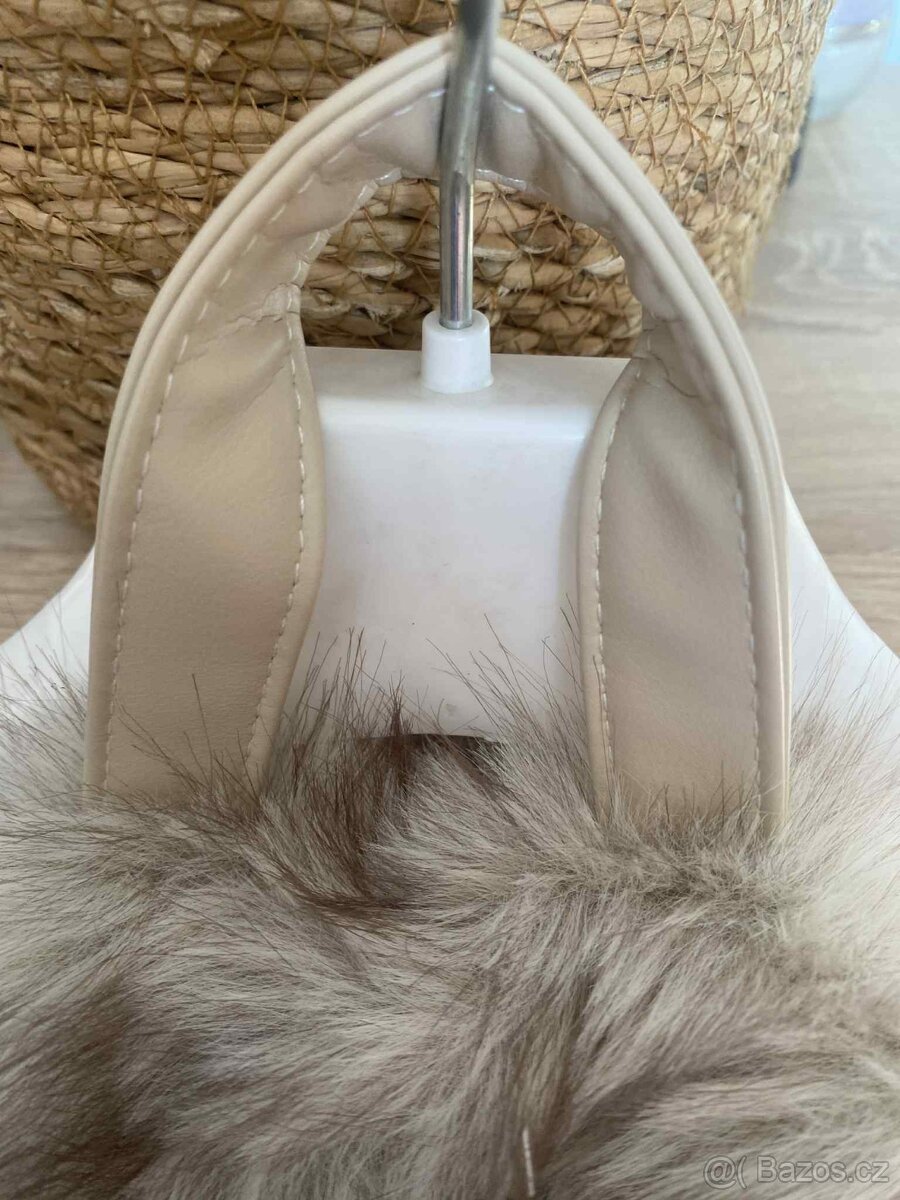 Nový krásný chlupatý batůžek - 7