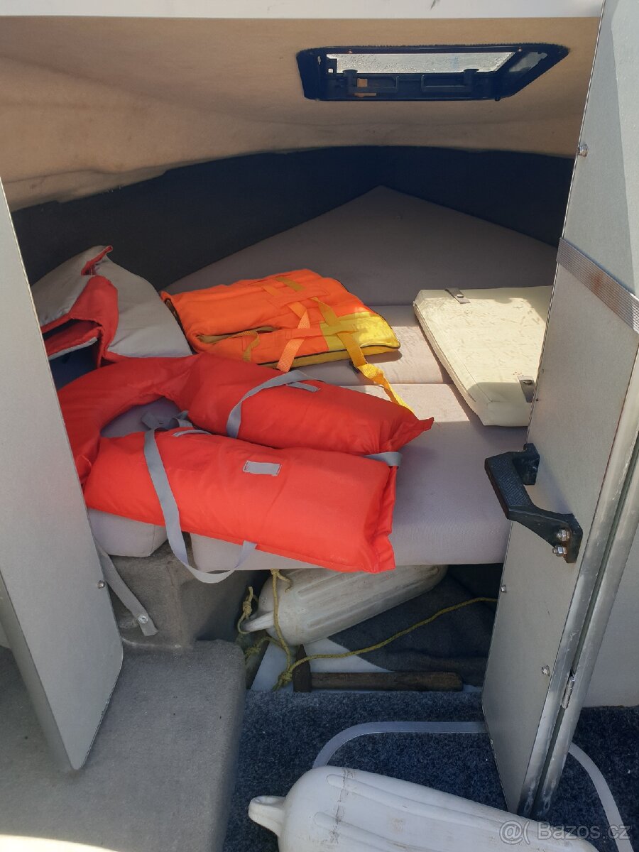 Bayliner 1852 Capri CL - 7