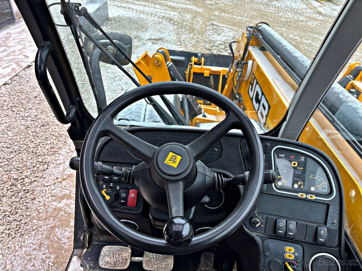 JCB 535-140 TELESKOPICKÝ NAKLADAČ - 7